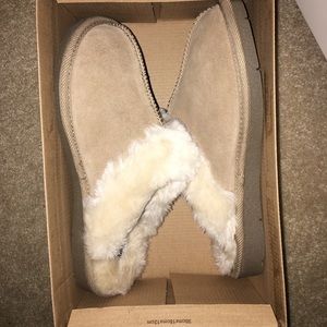 Tan fuzzy slippers /moccasins